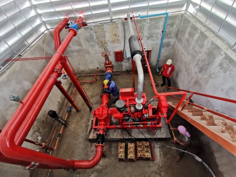 ติดตั้งปั๊มขนาด 1500 แกลลอนต่อนาทีในห้องปั๊มน้ำใต้ดิน